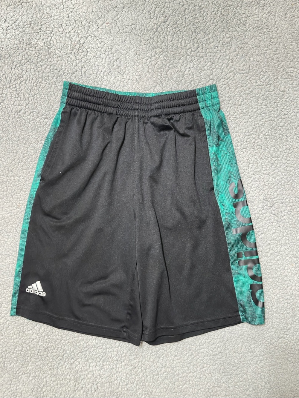 Adidas Big Boys Green Patterned Training Shorts with Black Size L (14-16)